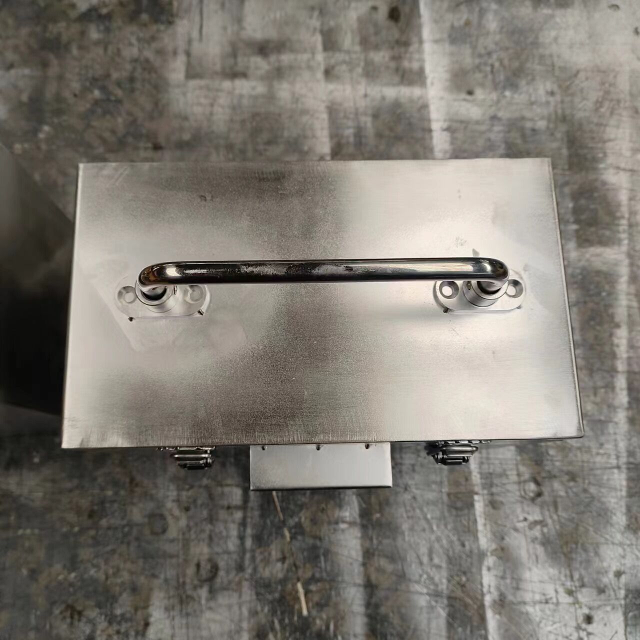 临沂铅箱：辐射安全的坚固堡垒